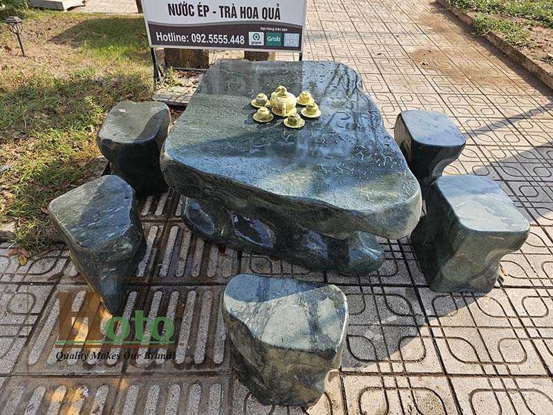 Bộ bàn ghế đá tự nhiên nguyên khối màu xanh rêu cao cấp.