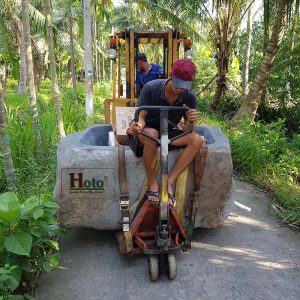 Bồn tắm bằng đá bazan tự nhiên nguyên khối.