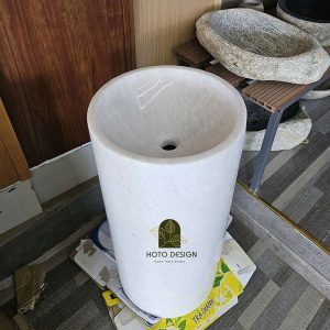 Lavabo đá tự nhiên nguyên khối hình trụ đứng màu trắng muối.