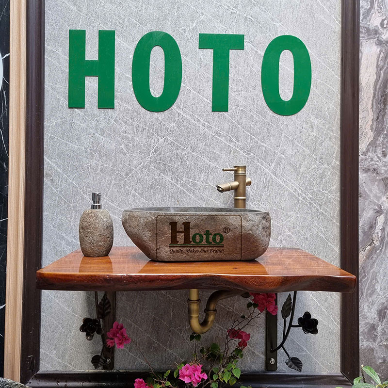 Bộ bàn gỗ me tây treo tường sử dụng cho lavabo đá cuội.