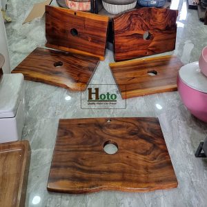 Bàn gỗ me tây nguyên tấm làm mặt bàn lavabo.