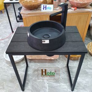Kệ lavabo làm bằng gỗ nhựa composite cho độ bền cao.