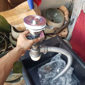 Bộ xả chậu rửa bát bằng inox kết hợp ống nhựa giá rẻ loại đơn.