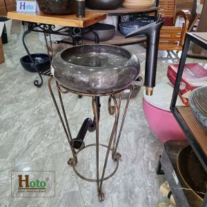 Chân sắt mỹ thuật dùng để đặt chậu lavabo gọn gàng cho nhà tắm.