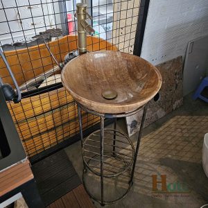Chân sắt mỹ thuật dùng để đặt chậu lavabo gọn gàng cho nhà tắm.