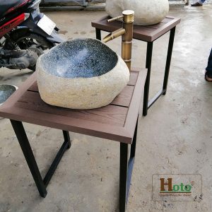 Kệ lavabo giá rẻ làm bằng gỗ nhựa dùng cho lavabo đá sân vườn.