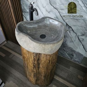 Trụ lũa gỗ kết hợp chậu đá cuội nguyên khối.