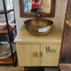Tủ lavabo bằng nhựa treo tường gọn gàng.