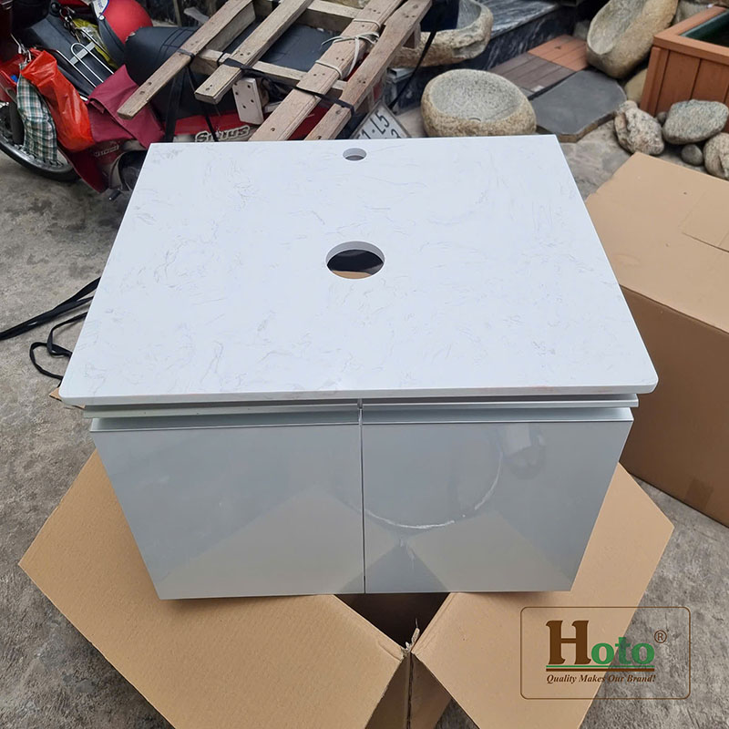 Tủ lavabo bằng nhựa treo tường gọn gàng.