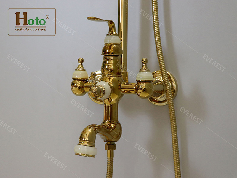 Vòi sen tắm đứng mạ vằng bằng đồng đính đá cao cấp cho nhà tắm cổ điển.