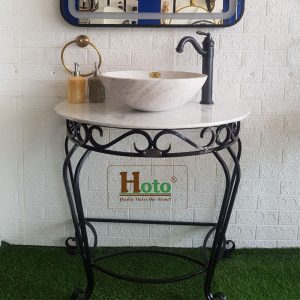 Bàn đá đặt lavabo hình bán nguyệt kiểu cổ điển.