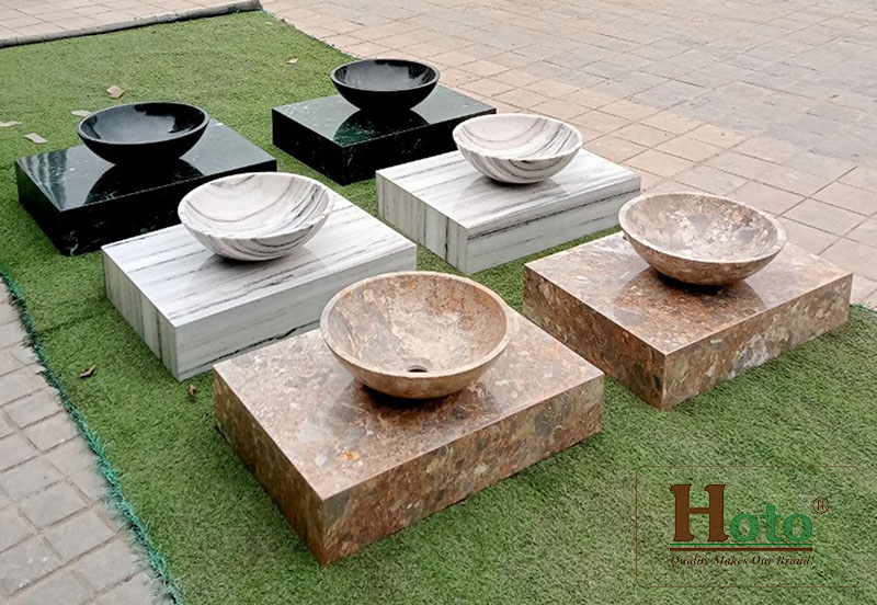 Bàn đá lavabo làm bằng đá marble cao cấp, treo tường gọn gàng, sang trọng.