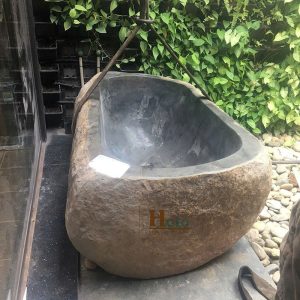 Bồn tắm bằng đá bazan nguyên khối chuyên dùng cho sân vườn với vẻ đẹp tự nhiên độc đáo.