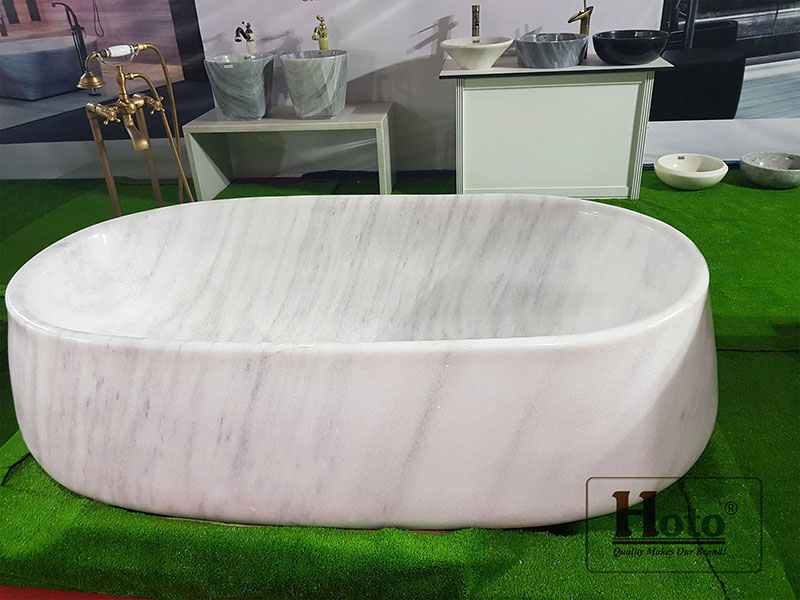 Bồn tắm bằng đá cẩm thạch nguyên khối, vẻ đẹp của sự sang trọng.