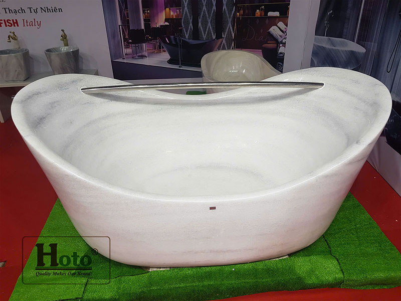 Bồn tắm bằng đá cẩm thạch nguyên khối, vẻ đẹp của sự sang trọng.