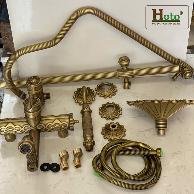 Sen cây tắm đứng bằng đồng chạm khắc hoa văn cổ điển cực kì sang trọng cho nhà tắm.