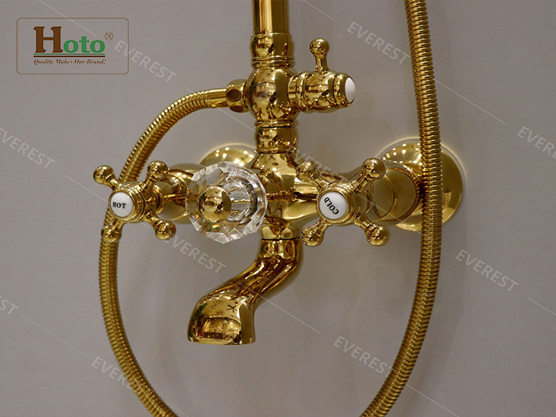 Sen cây tắm đứng mạ vàng EV-MV03 làm bằng chất liệu đồng thau cao cấp.