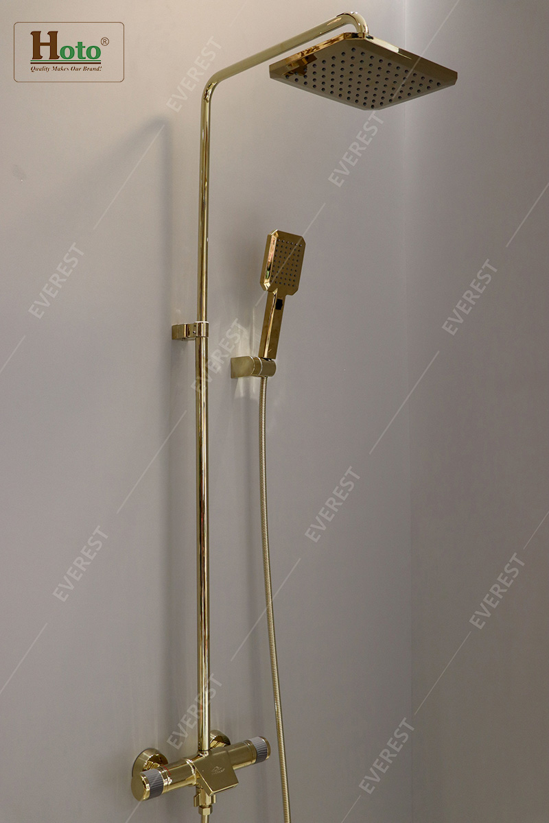 Sen tắm mạ vàng cao cấp với kiểu dáng hiện đại sang trọng.