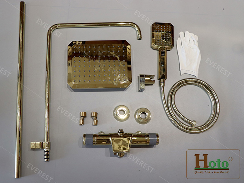 Sen tắm mạ vàng cao cấp với kiểu dáng hiện đại sang trọng.